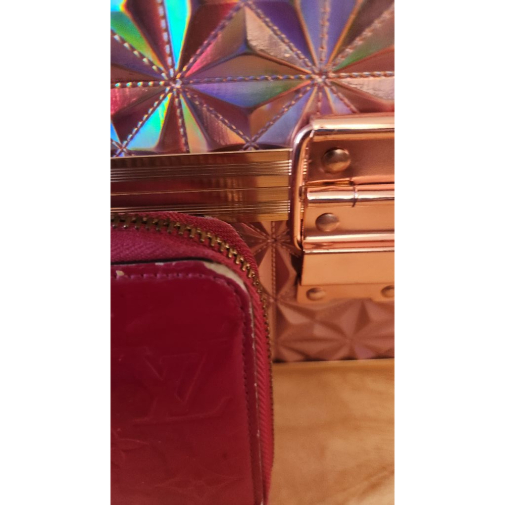 Women's Louis Vuitton Vernis Wallet - Picture 6 of 6
